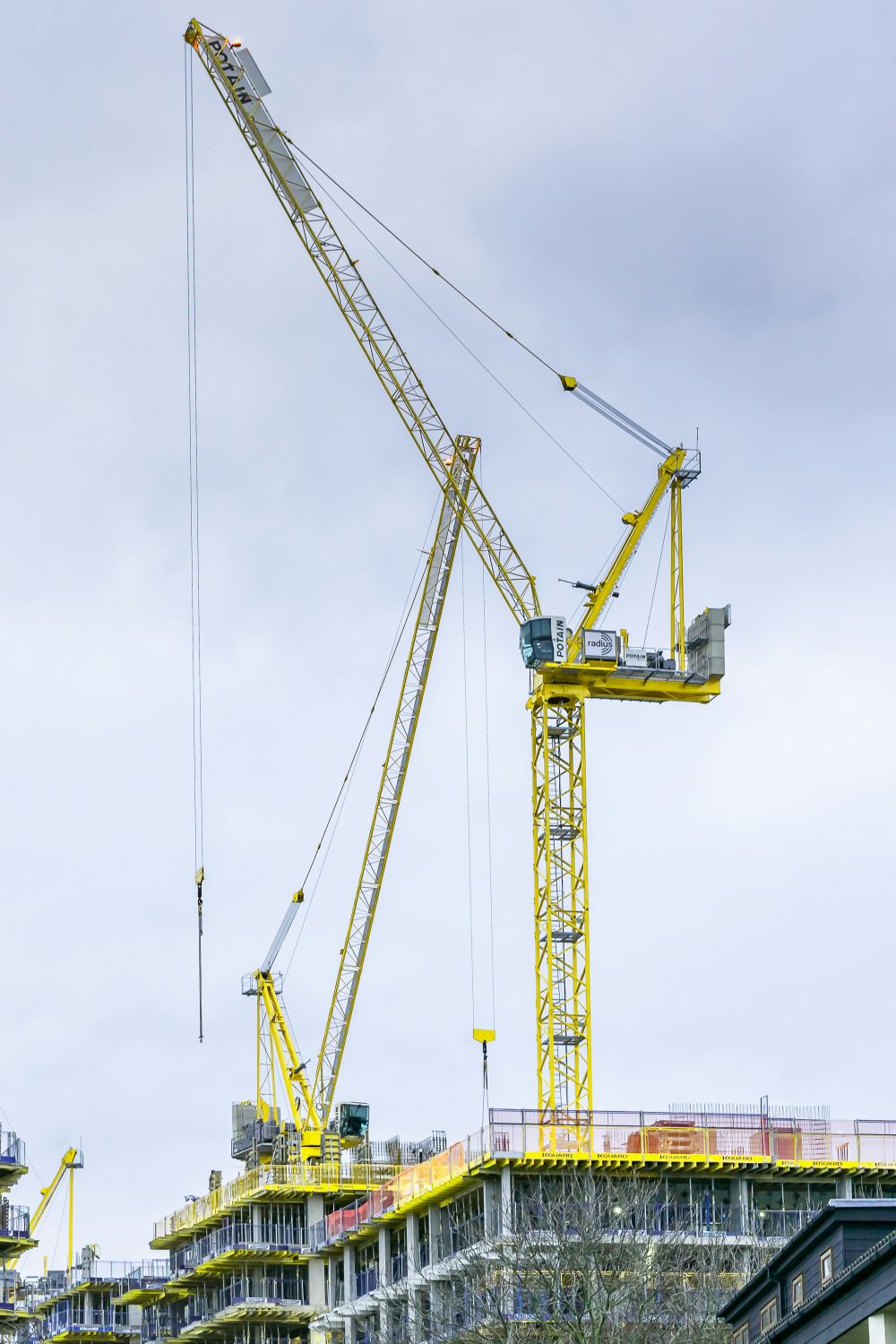 Hyra skylift – en flexibel lösning för höghöjdsarbete